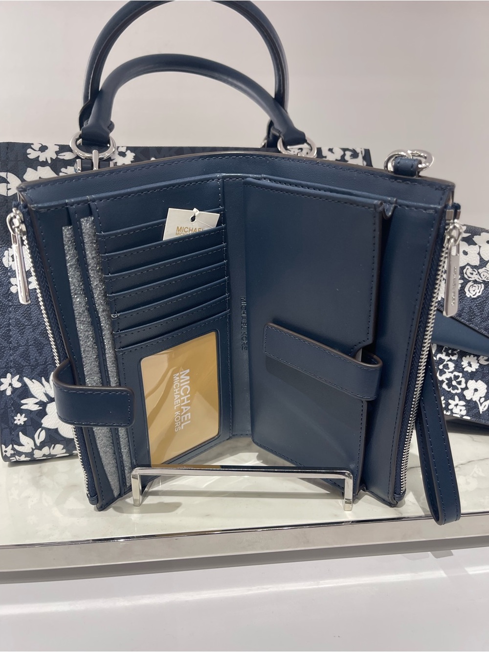 MICHAEL KORS JST Lg Double Zip Printed Signature Logo Wristlet Wallet 
Admiral
N - Picture 13 of 16
